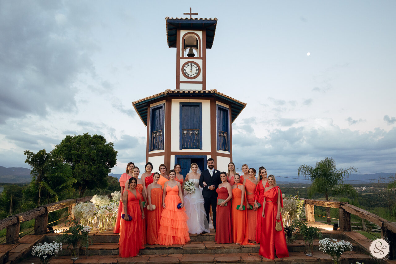 Casamento inova com show de fogos, mágica e churrasco em Minas