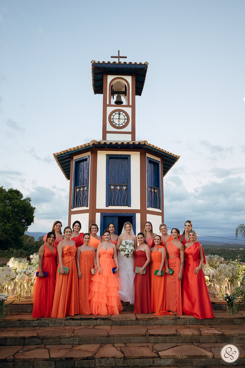 Casamento inova com show de fogos, mágica e churrasco em Minas