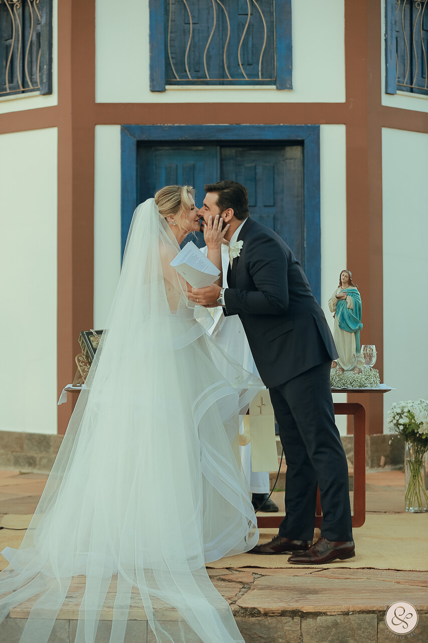 Casamento inova com show de fogos, mágica e churrasco em Minas