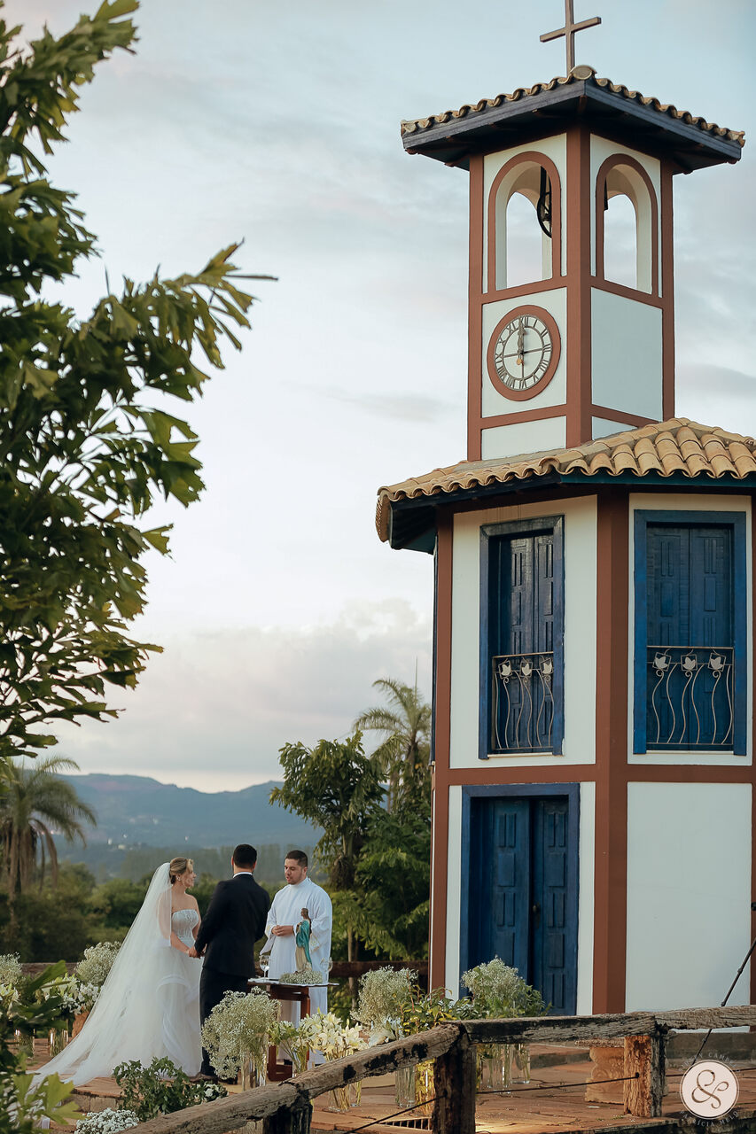 Casamento inova com show de fogos, mágica e churrasco em Minas