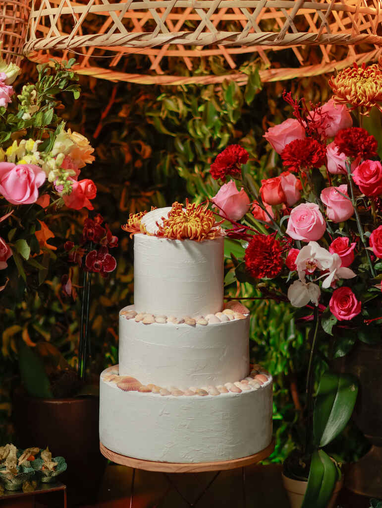 bolo de casamento deocrado com conchas do mar