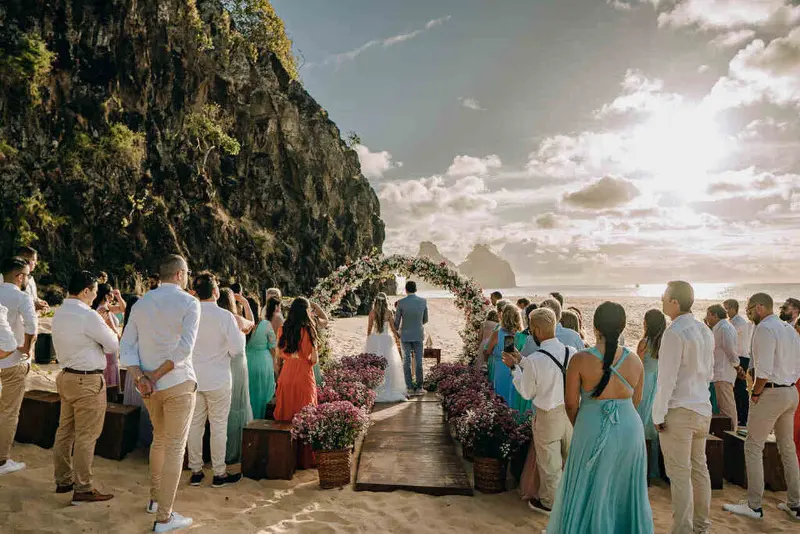 casamento pé na areia em Noronha