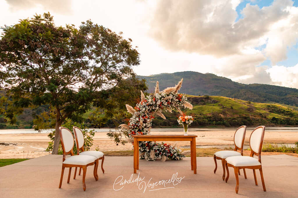 altar boho no campo