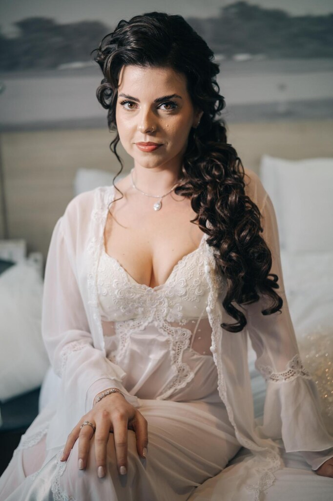 noiva com com robe branco