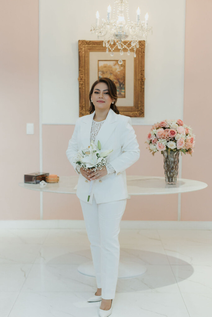 noivo com calça e blazer para casamento civil