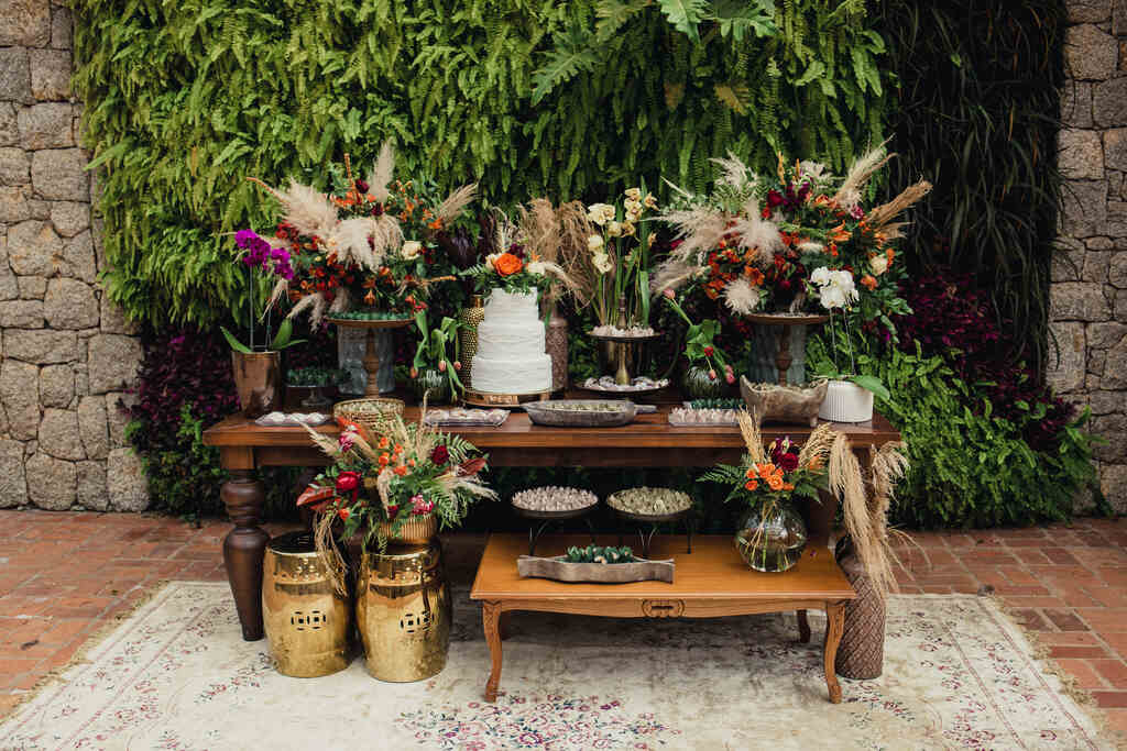 mesa para bolo de casamento boho simples