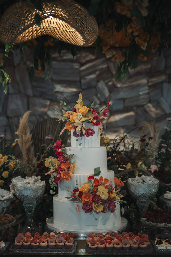 Casamento rústico e oriental com paleta marsala e terracota