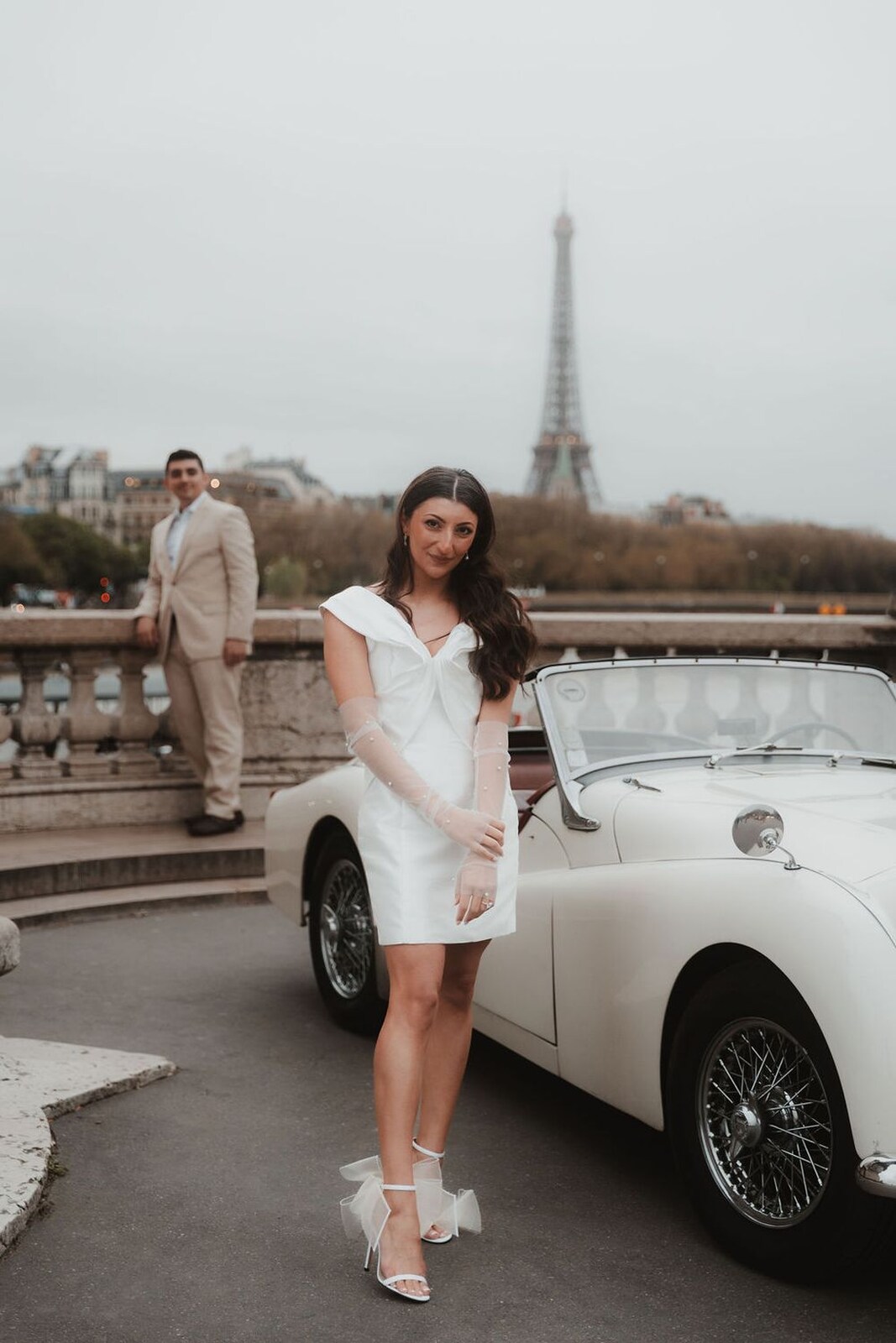 look de noiva moderno para pré wedding em paris