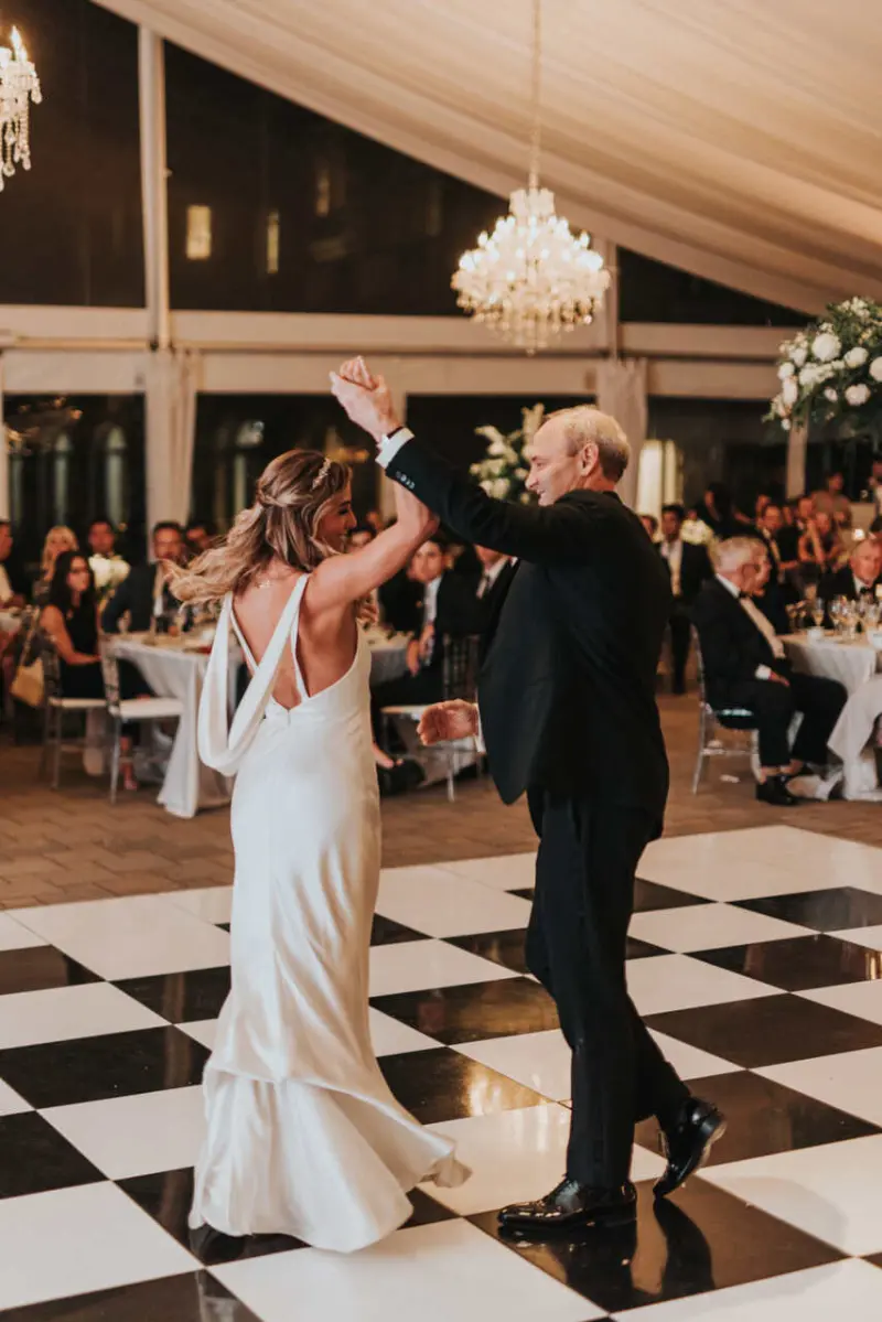 noiva dan&ccedil;ando com o pai