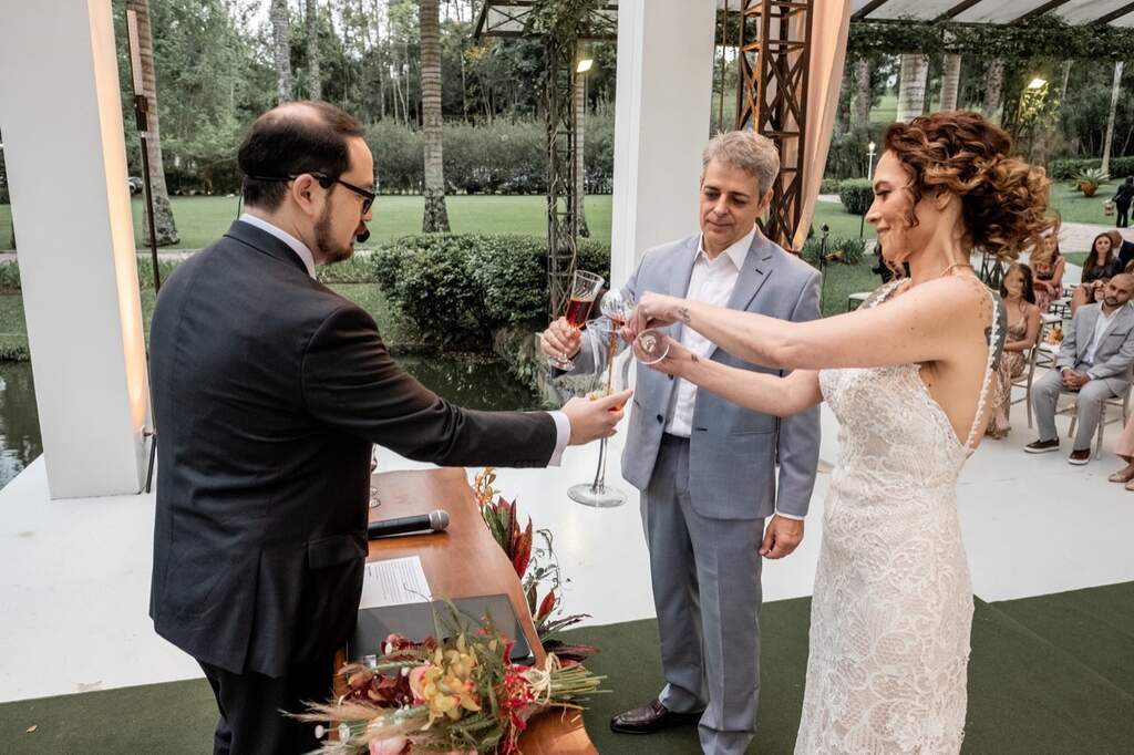 ritual de vinho em cerimônia de casamento