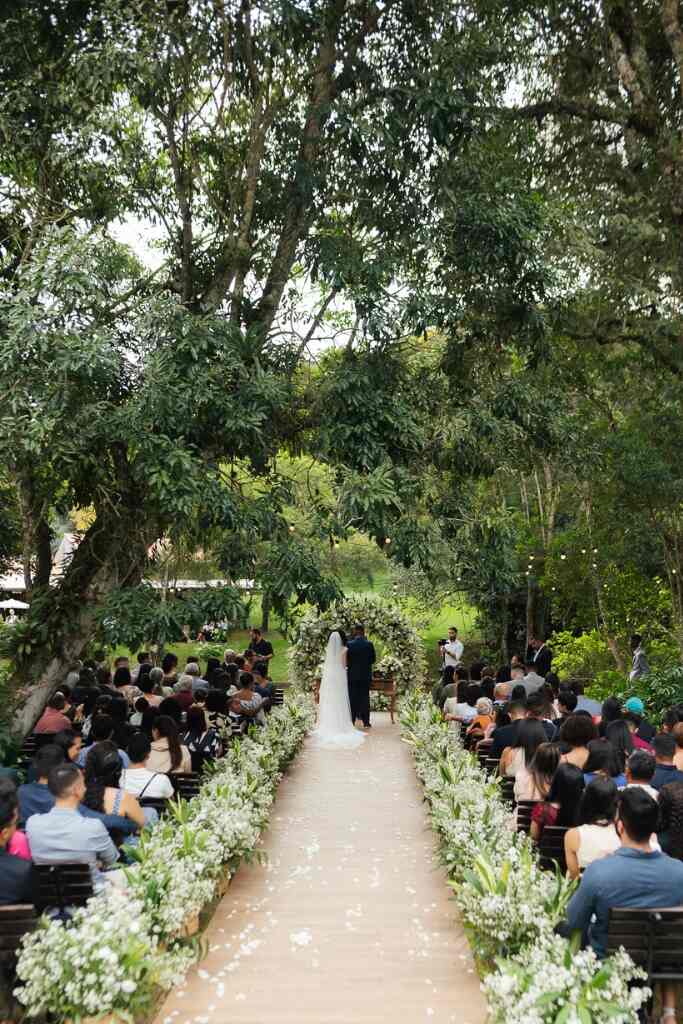 Casamento simples e elegante inspira com paleta verde