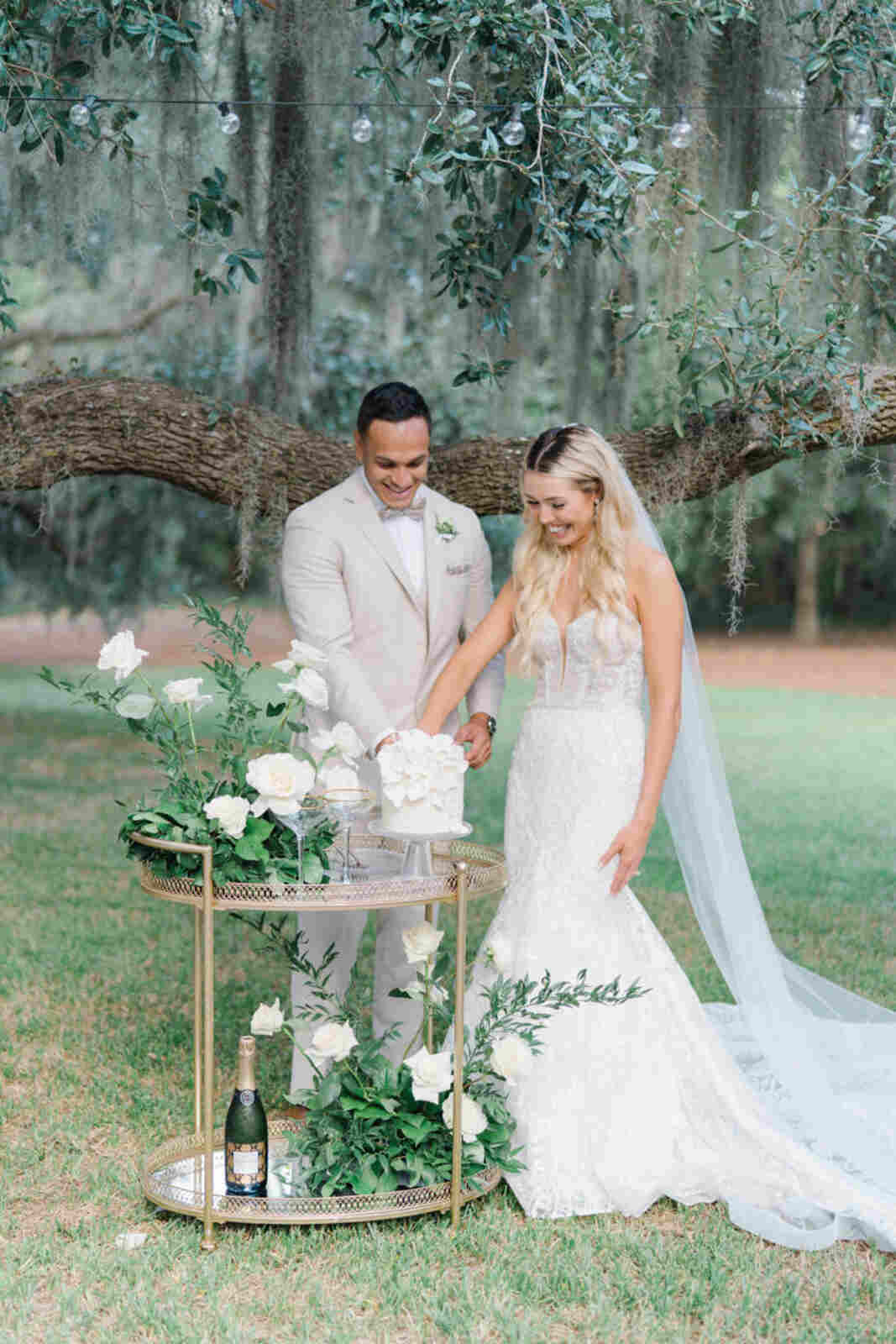 Bolo e Champanhe: descubra sobre esse estilo de casamento