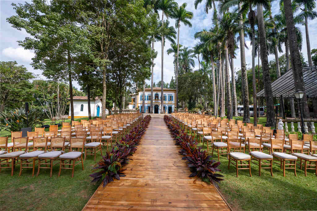 caminho da noica com plantas