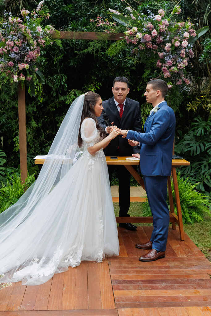 Casamento romântico aposta em pipoca, sorvete e alfajor