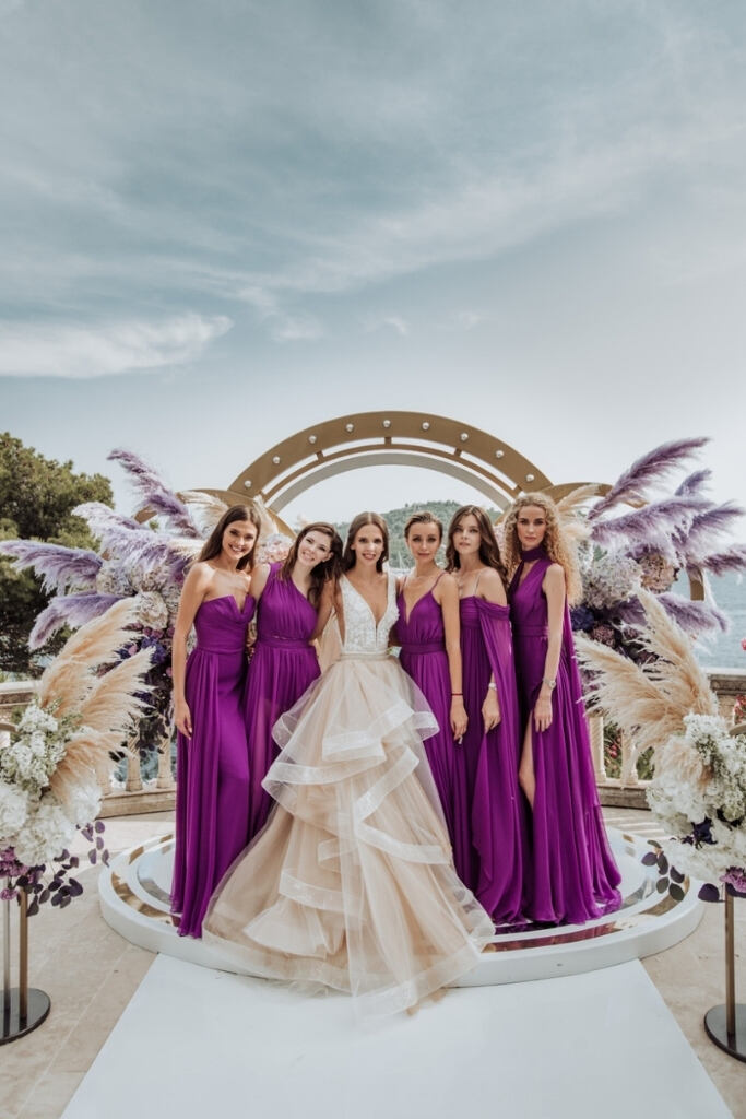 Casamento Roxo: +70 fotos de paleta, decoração e madrinhas