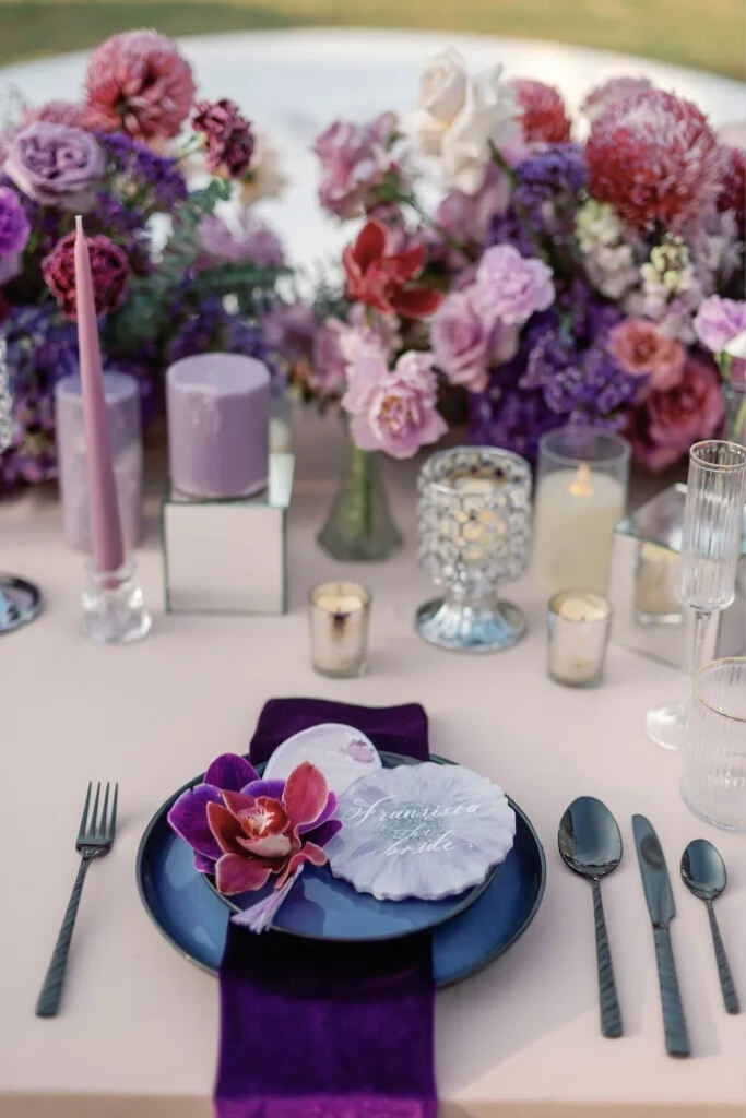 Casamento Roxo: +70 fotos de paleta, decoração e madrinhas