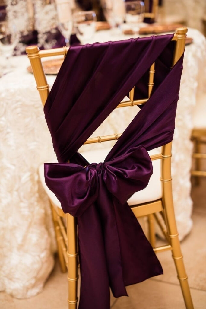 Casamento Roxo: +70 fotos de paleta, decoração e madrinhas