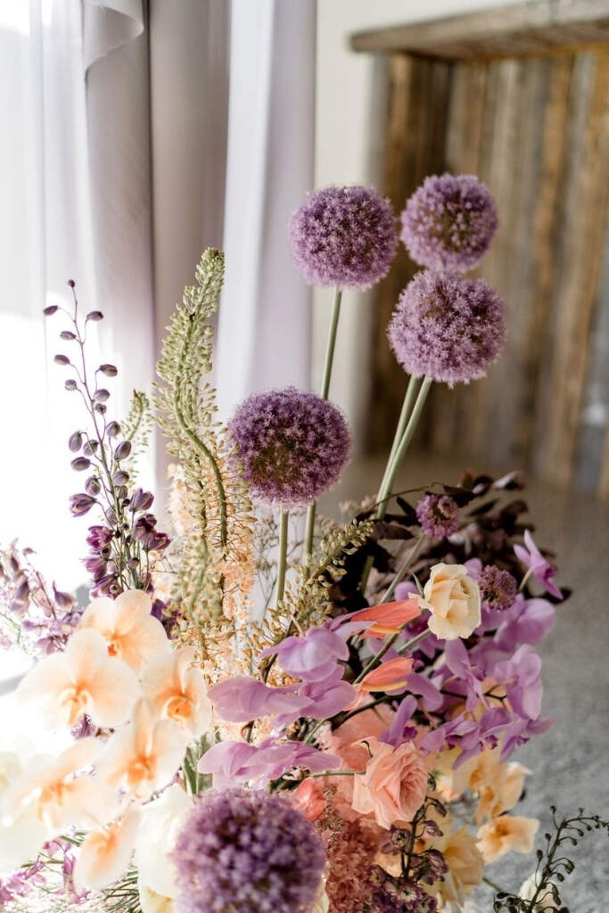 Casamento Roxo: +70 fotos de paleta, decoração e madrinhas