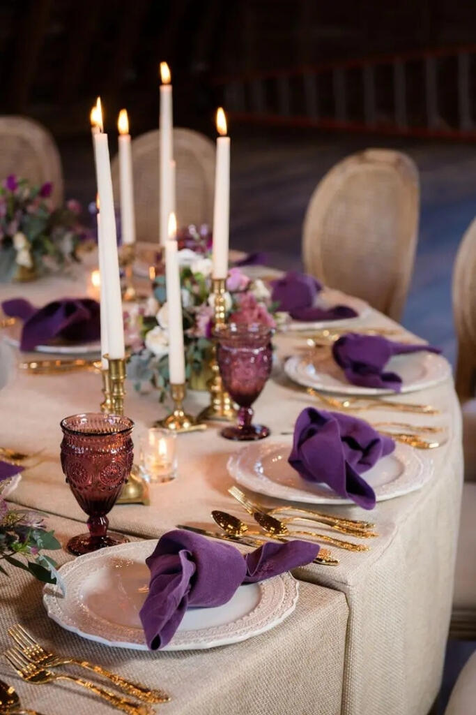 Casamento Roxo: +70 fotos de paleta, decoração e madrinhas