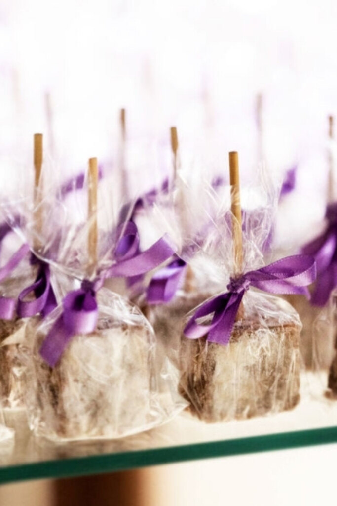 Casamento Roxo: +70 fotos de paleta, decoração e madrinhas