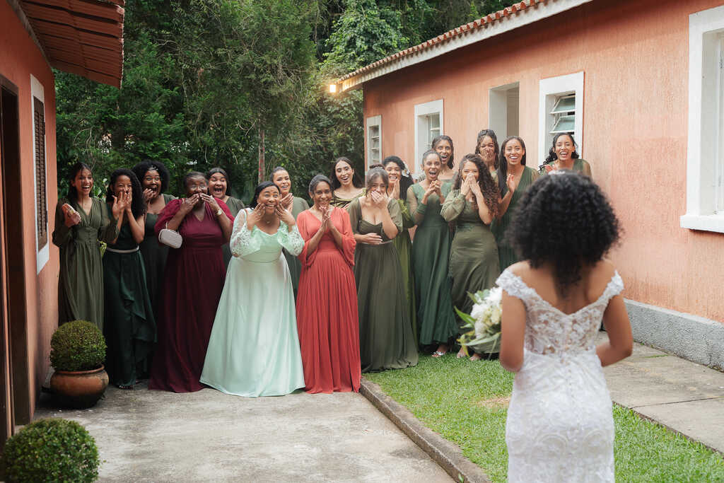 Casamento simples e elegante inspira com paleta verde