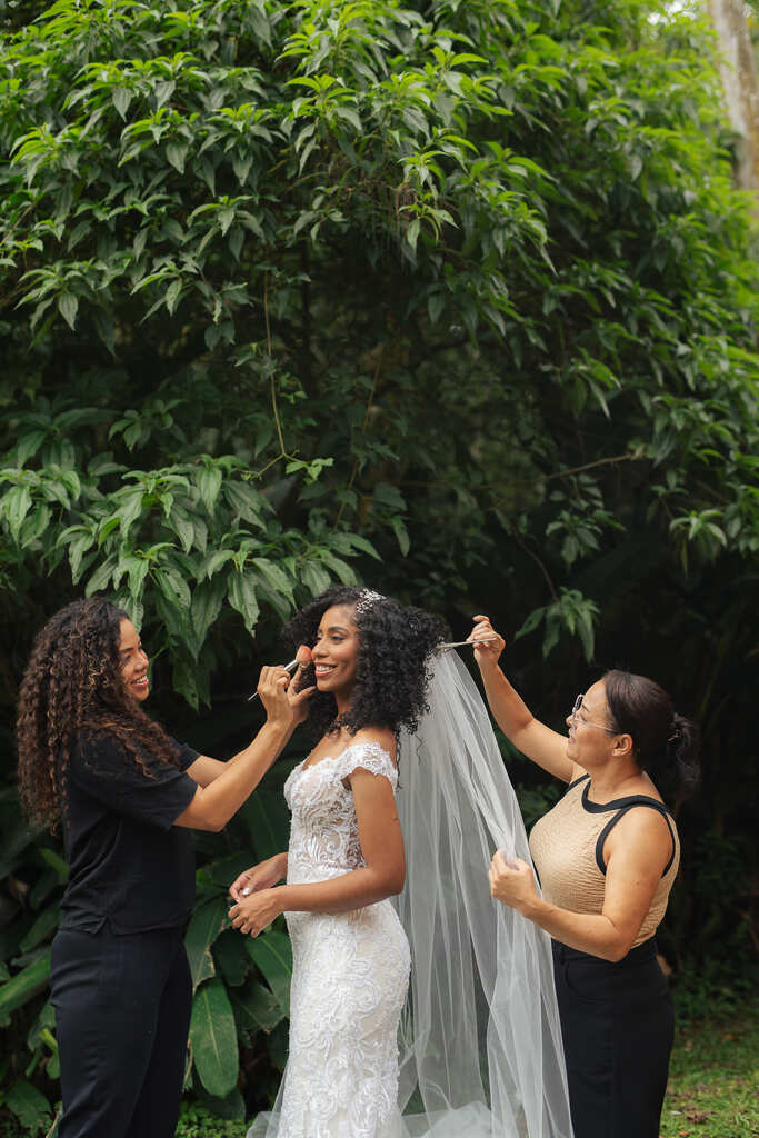 Casamento simples e elegante inspira com paleta verde