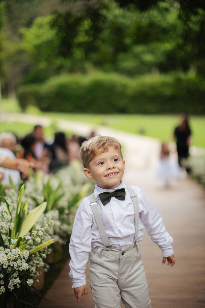 Casamento simples e elegante inspira com paleta verde