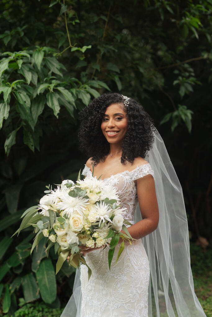 Casamento simples e elegante inspira com paleta verde