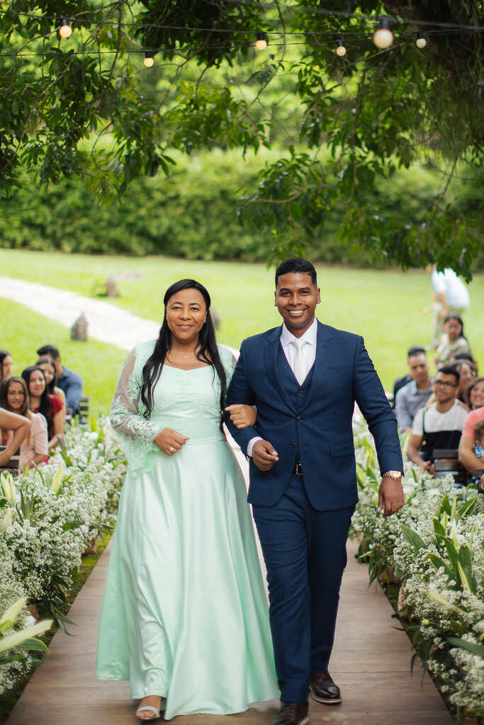 Casamento simples e elegante inspira com paleta verde