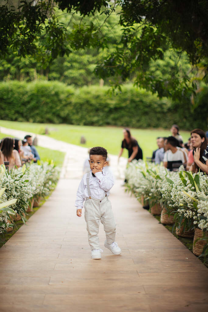 Casamento simples e elegante inspira com paleta verde