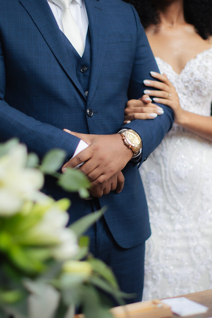 Casamento simples e elegante inspira com paleta verde