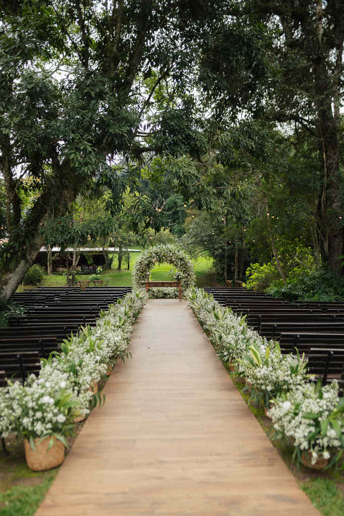 Casamento simples e elegante inspira com paleta verde