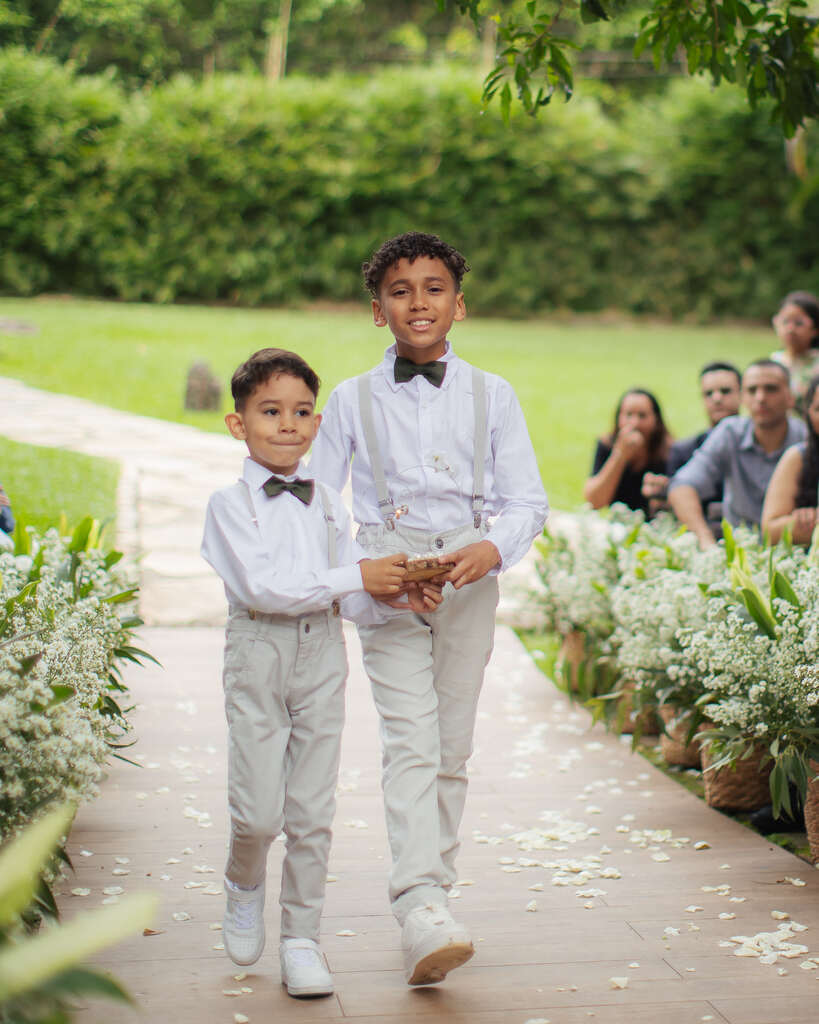 Casamento simples e elegante inspira com paleta verde