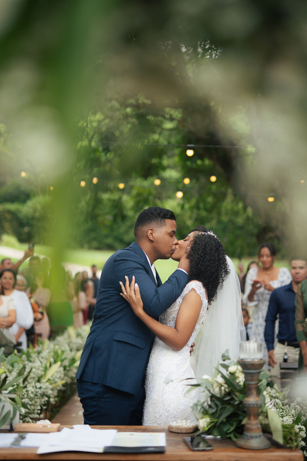 Casamento simples e elegante inspira com paleta verde