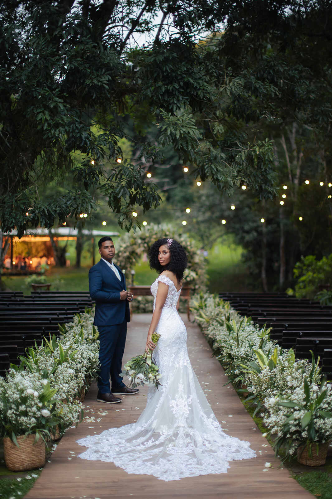 Casamento simples e elegante inspira com paleta verde