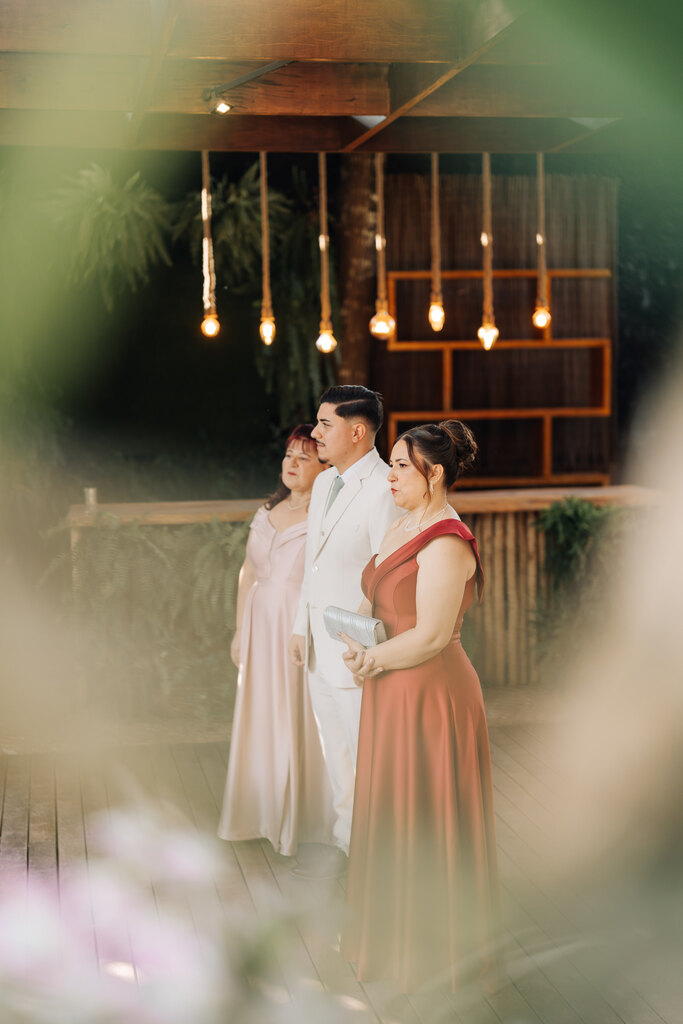 Casamento encantador com mães de vermelho na Villa Mantova