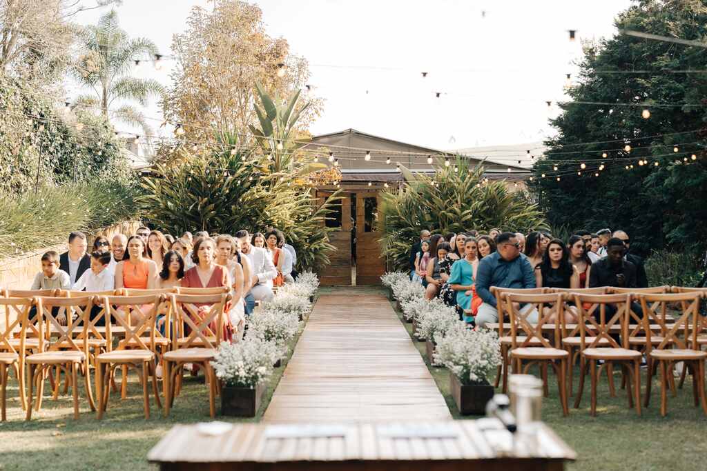 Casamento encantador com mães de vermelho na Villa Mantova