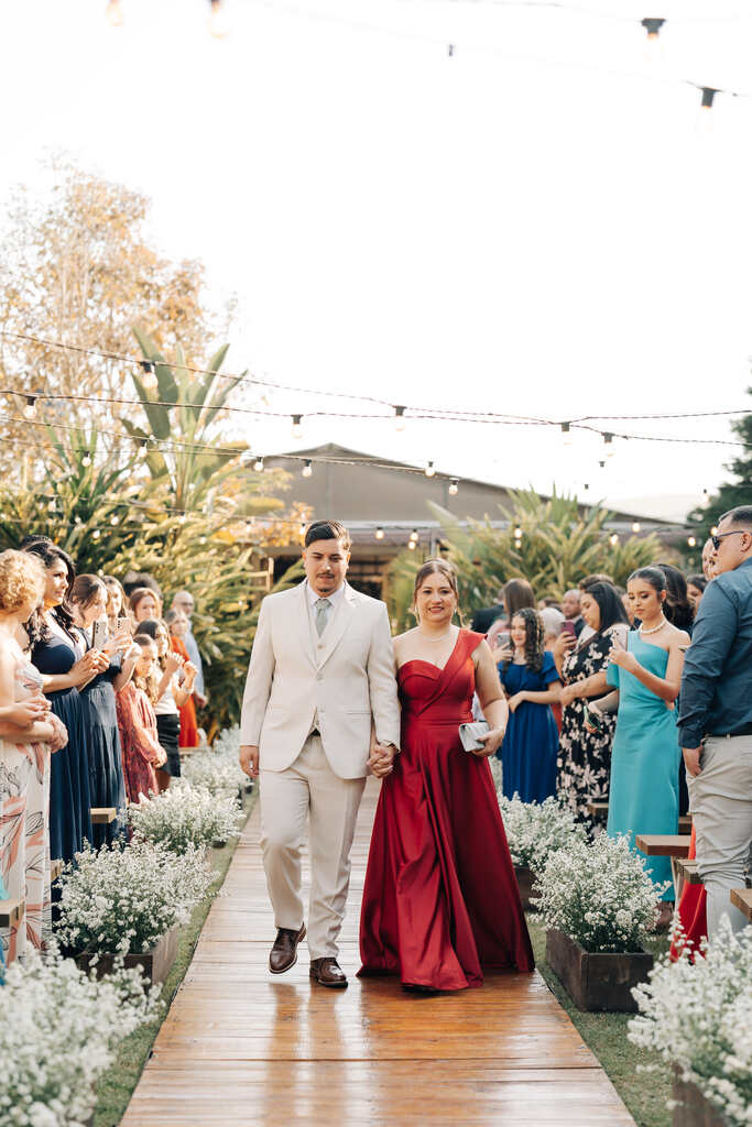 Casamento encantador com mães de vermelho na Villa Mantova