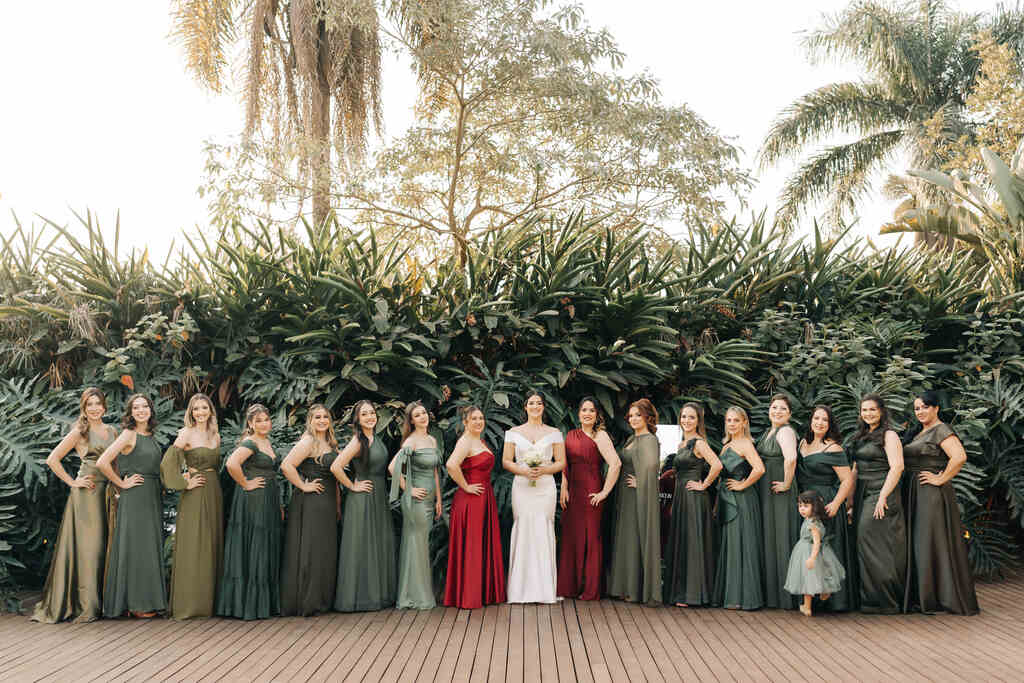 Casamento encantador com mães de vermelho na Villa Mantova