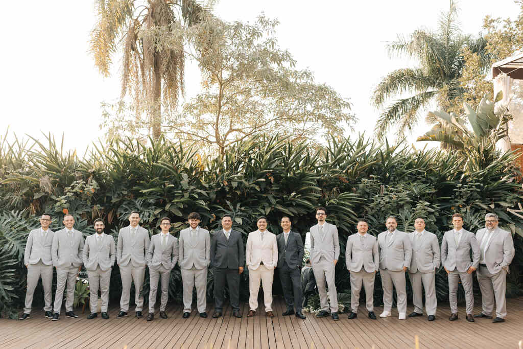 Casamento encantador com mães de vermelho na Villa Mantova