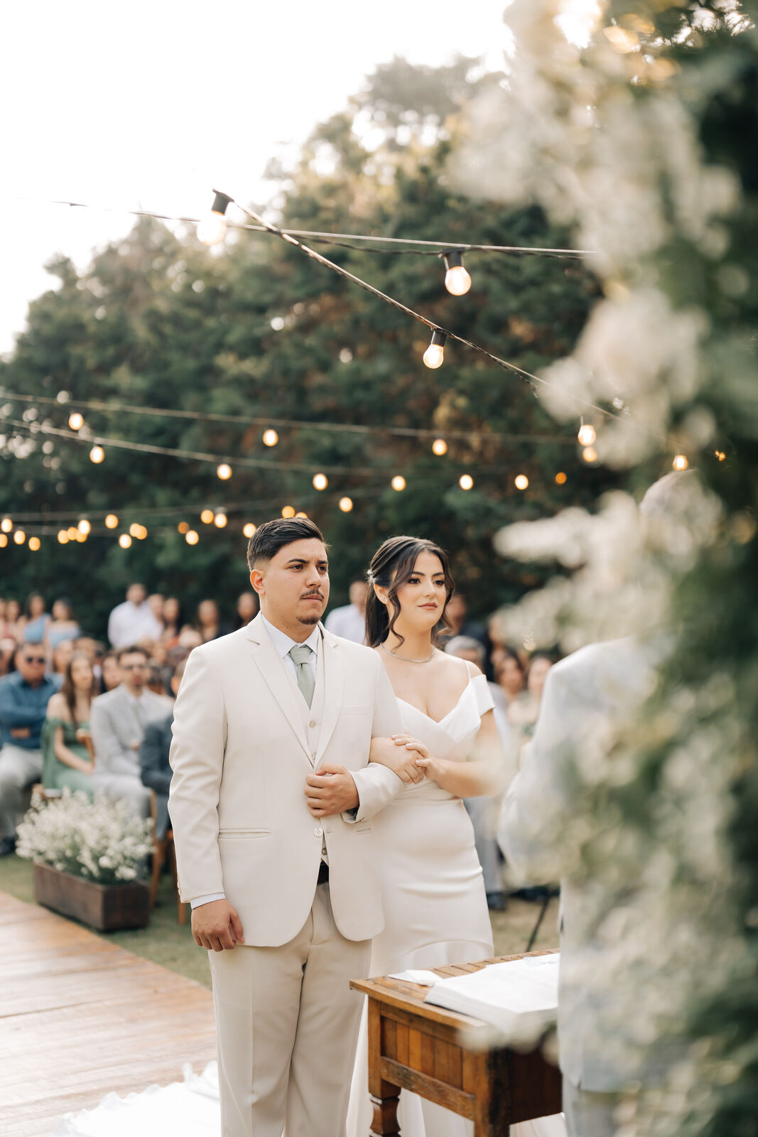 Casamento encantador com mães de vermelho na Villa Mantova