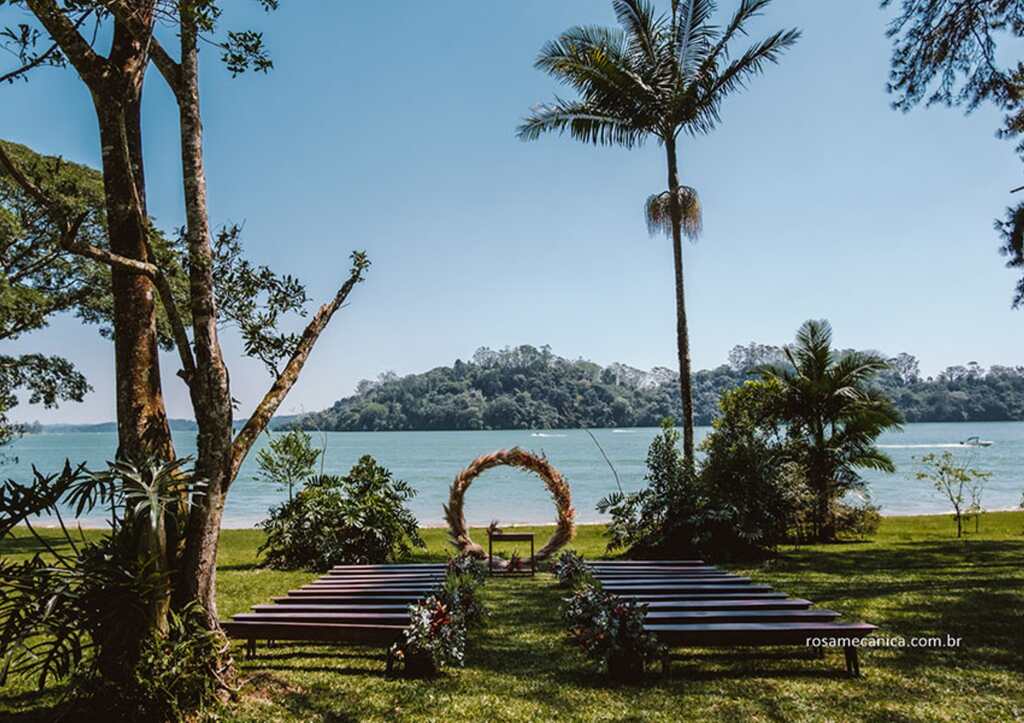 espaço para casamento a beira do lago