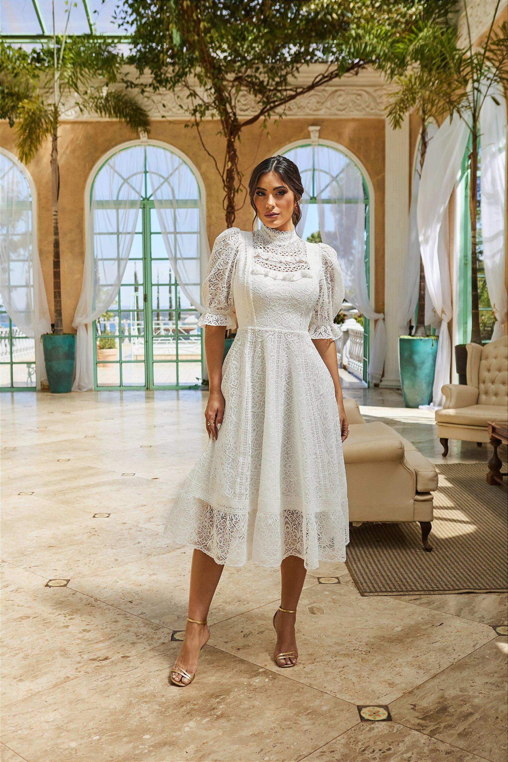 noiva com vestido para casamento civil midi