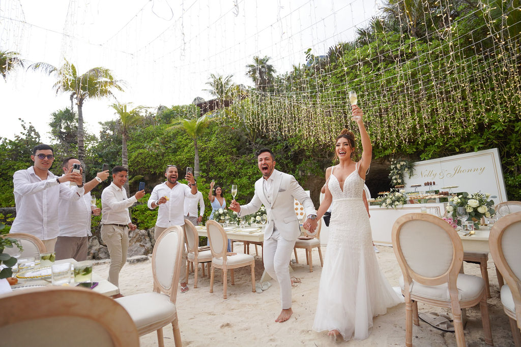 Casal faz luau, pool party e casamento dura 5 dias em Cancún