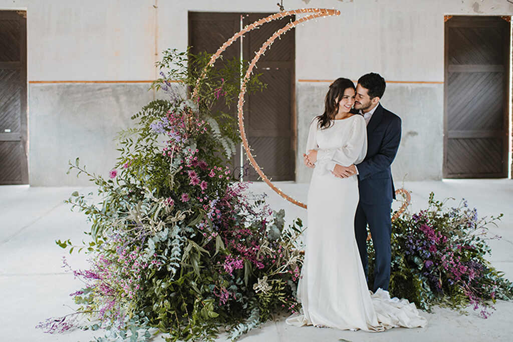 altar de casamento com lua e flores