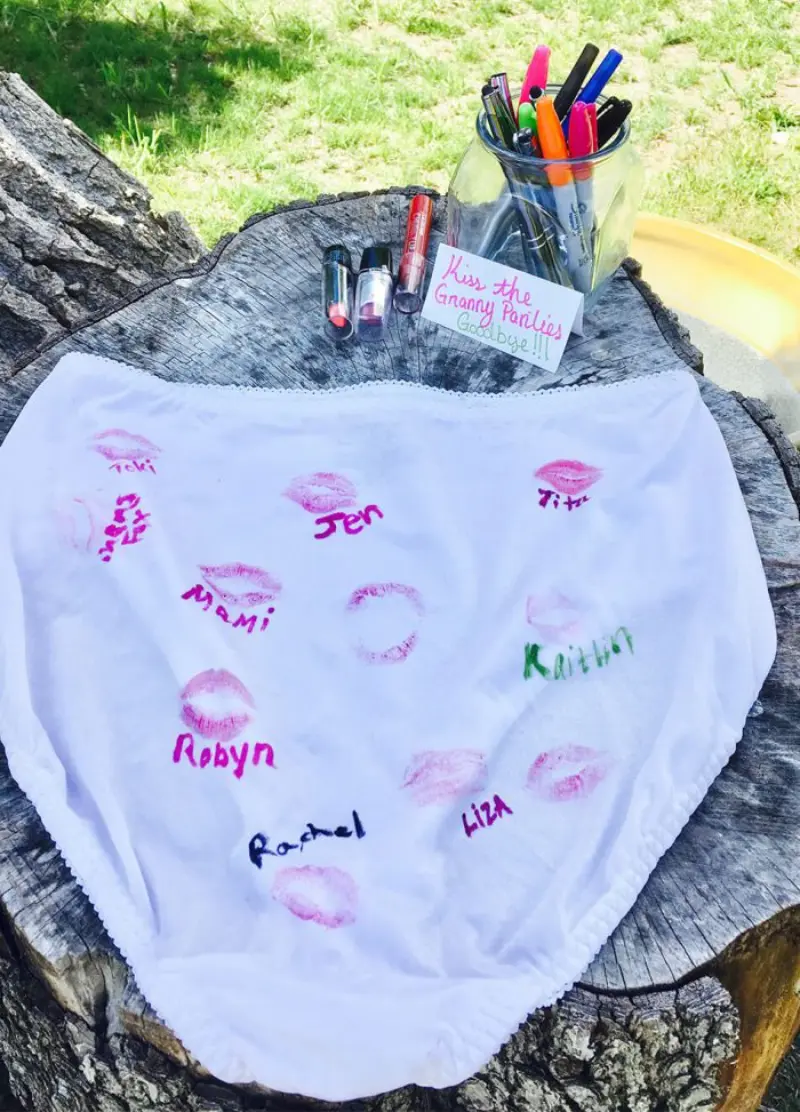 calcinha grande para brincadeira divertida em chá de lingerie