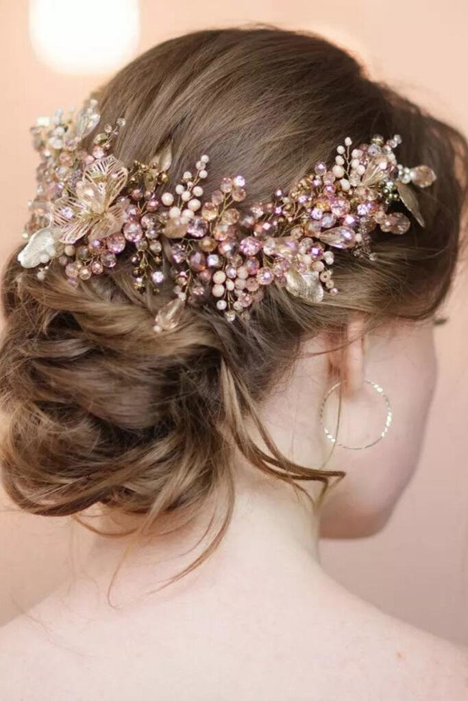 penteado com coque com joias