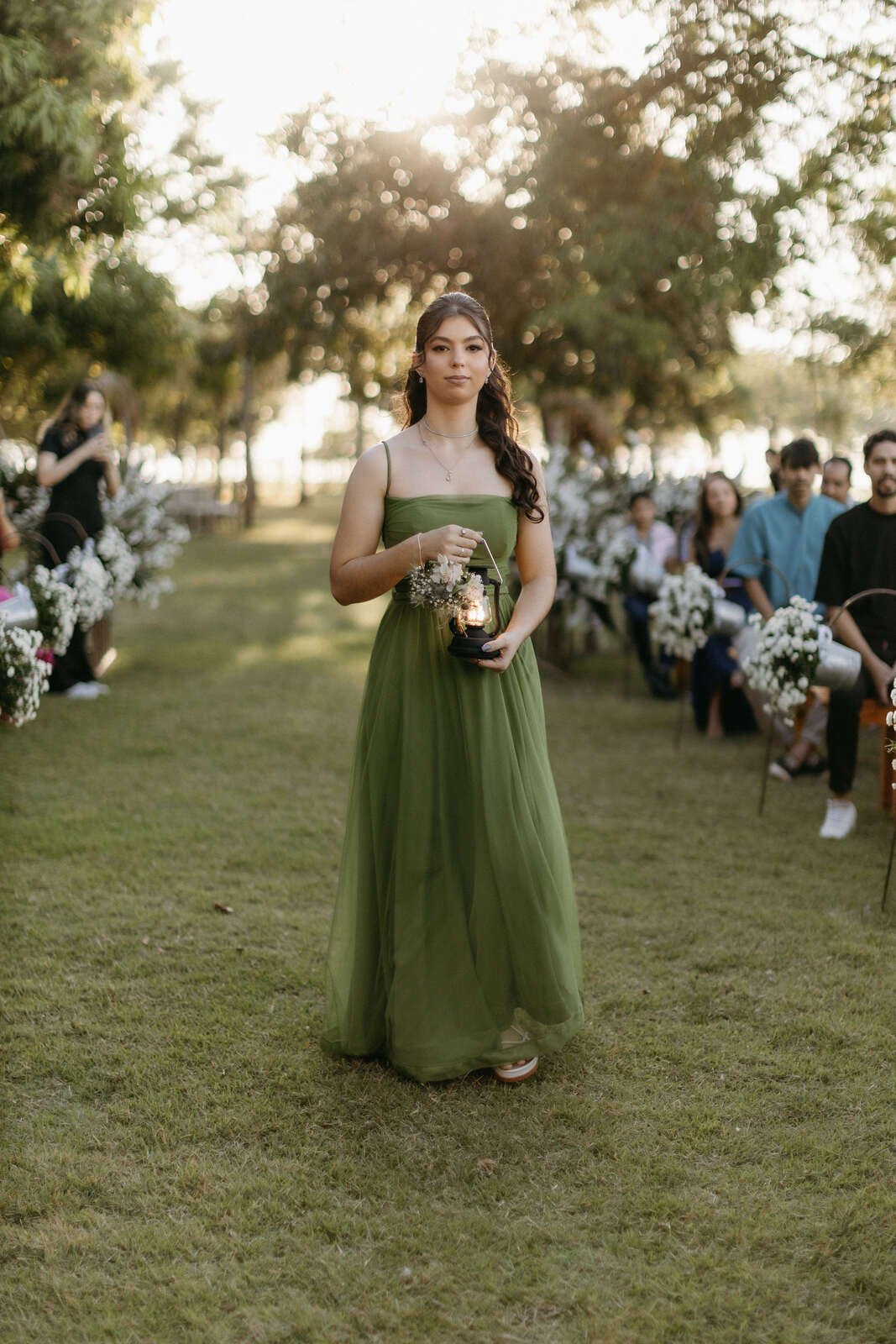 entrada da demoiselle com vestido verde