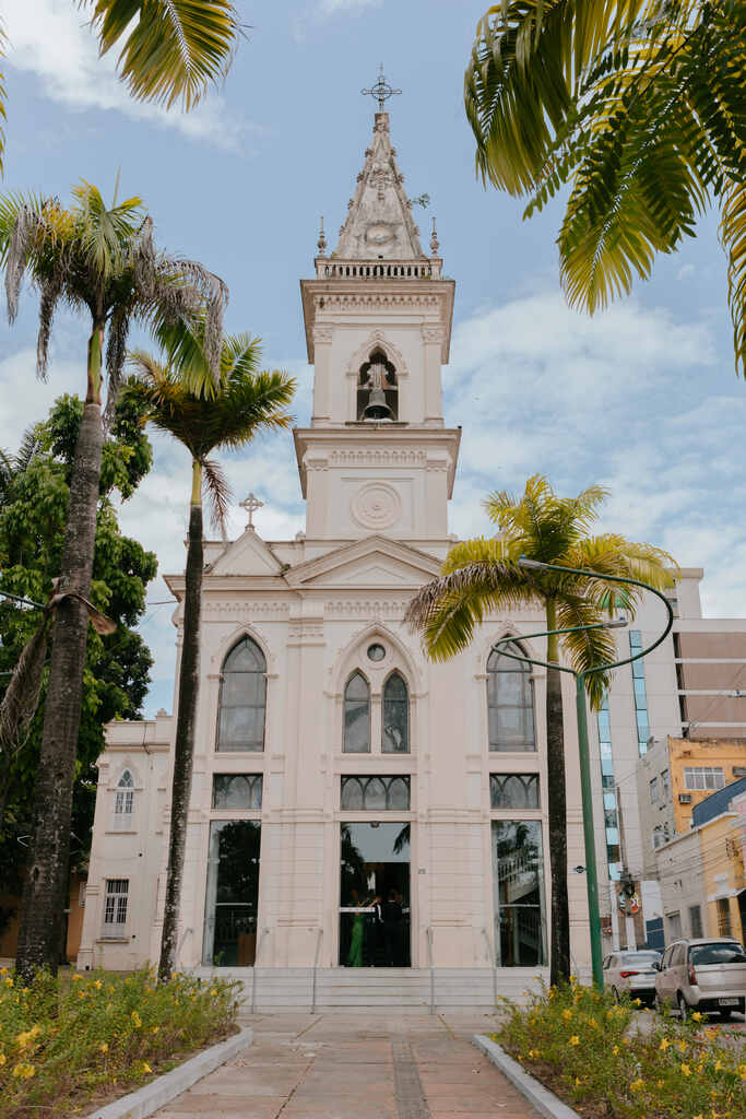 vista de frente da igreja