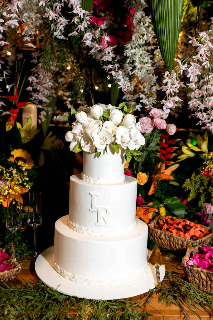 bolo de casamento branco